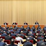 发展社区支持的居家养老，扩大普惠养老服务